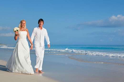 When it comes to a romantic beach wedding it's not surprising that so many